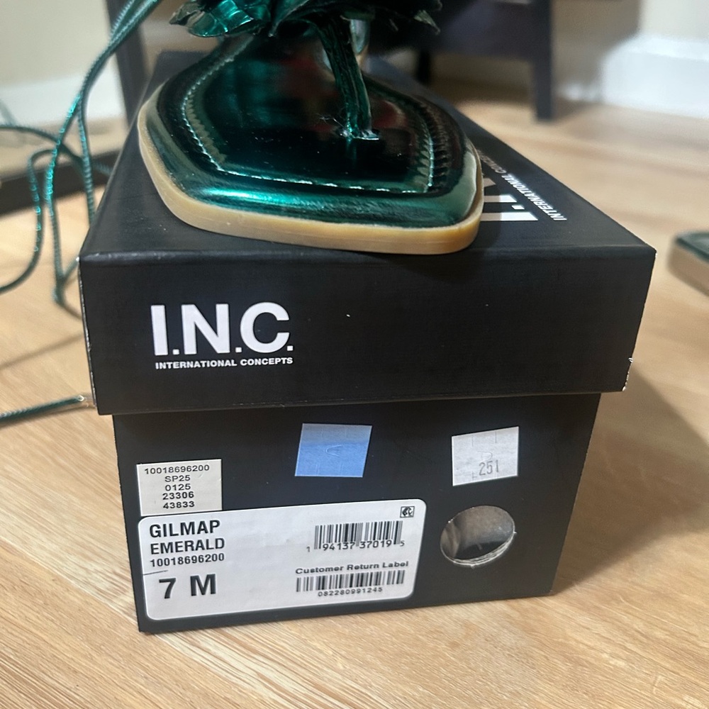 I.N.C metallic green wrap around sandal with flower detail. Sz 7 - Picture 3 of 4